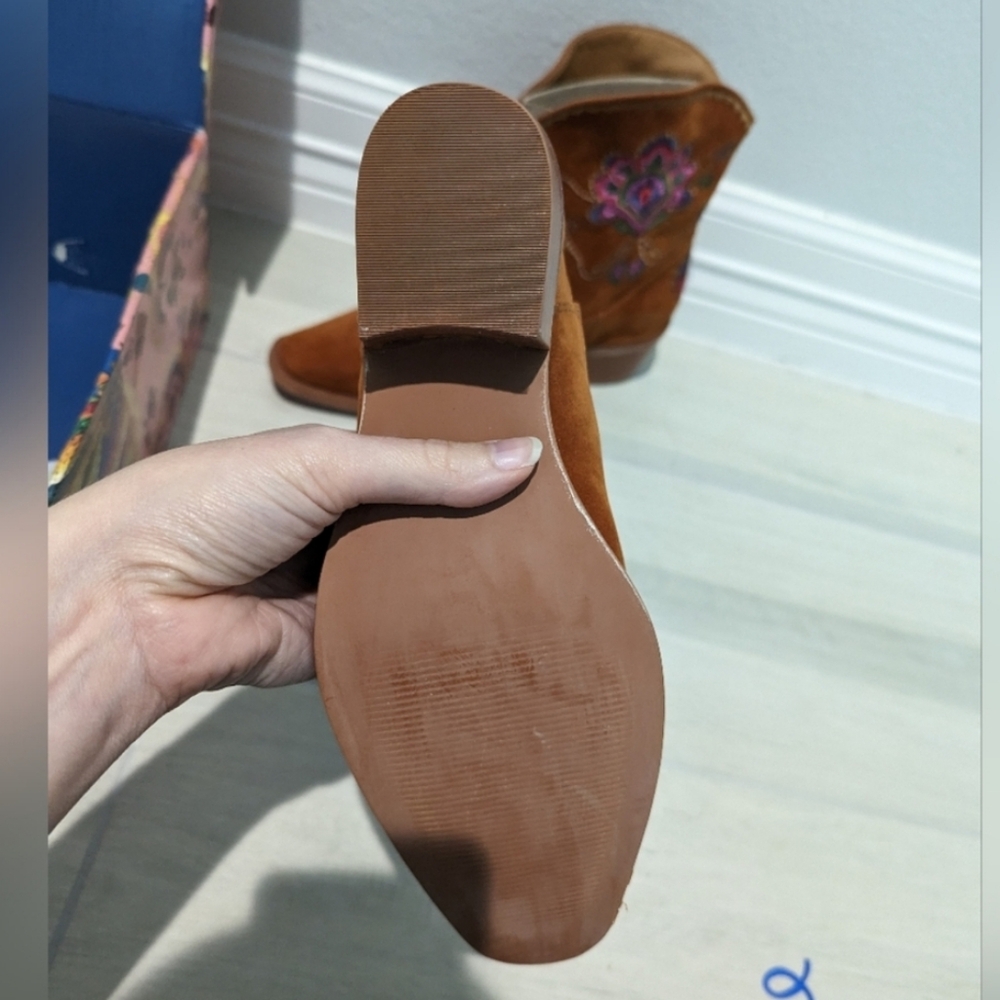 FARM RIO Boho Cowgirl Embroidered Caramel Western Ankle Boots Vegan Size 37 NIB - Picture 8 of 11